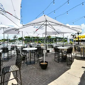Remodeled, Huge Pool, Tiki Bar & Grill, Quiet , Sarasota United States