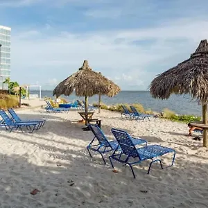 Amazing Waterfront Views Resort, Enjoy Heated Pool & Sunset! , Tampa United States
